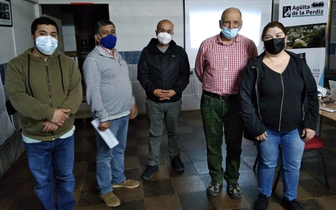 Reunión con junta de vecinos sector Agüita de la Perdiz.